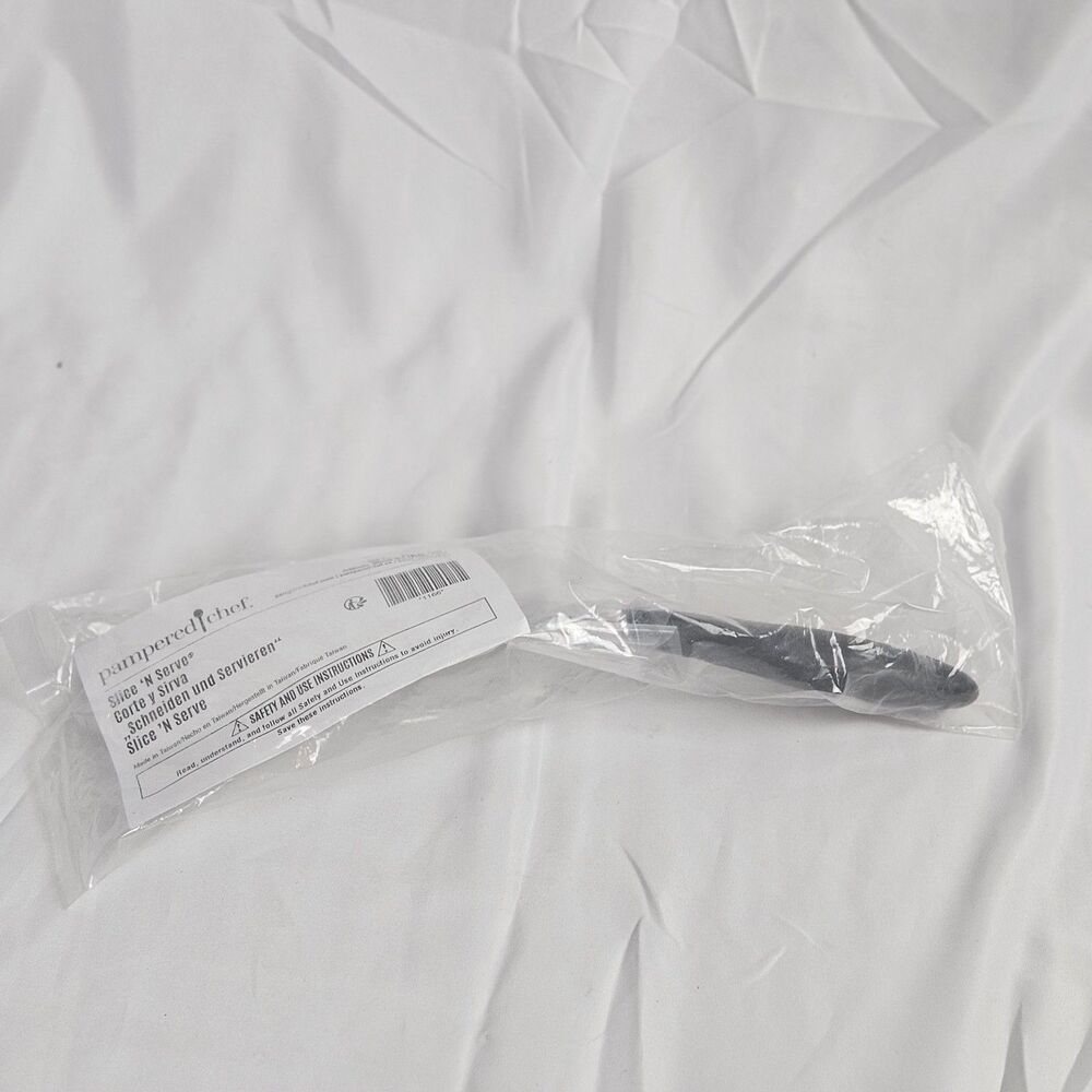 Pampered Chef SLICE N SERVE 1166 Kitchen Serving Tool NEW pie cake spatula cover